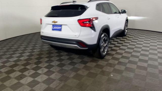 Photo of 2025 Summit White Chevrolet Trax