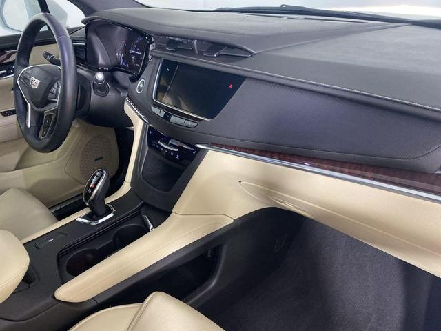 Photo of 2017 Crystal White Tri-Coat Cadillac XT5