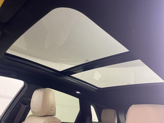 Photo of 2017 Crystal White Tri-Coat Cadillac XT5