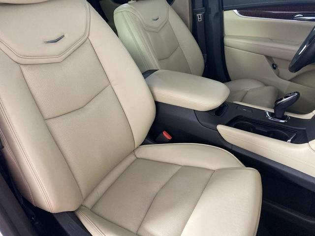 Photo of 2017 Crystal White Tri-Coat Cadillac XT5