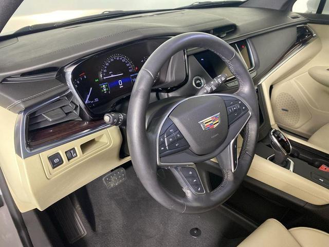Photo of 2017 Crystal White Tri-Coat Cadillac XT5