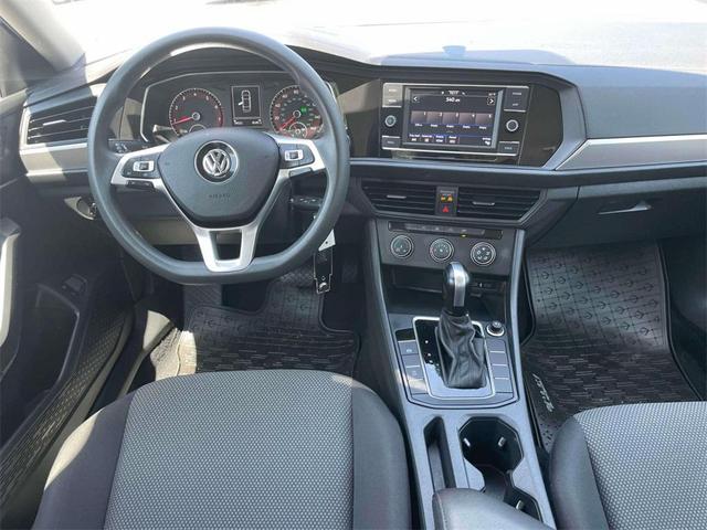 Photo of 2021 Silk Blue Metallic Volkswagen Jetta