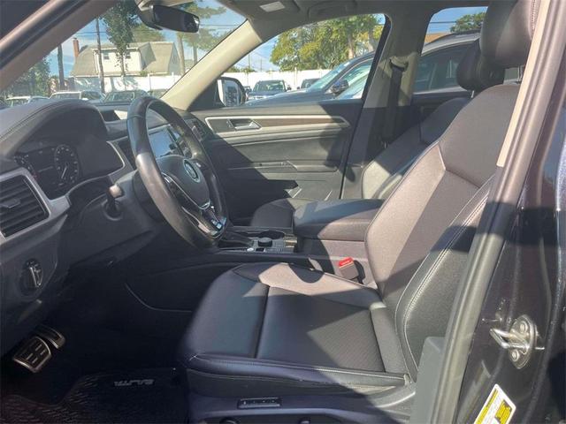Photo of 2019 Deep Black Pearl Effect Volkswagen Atlas