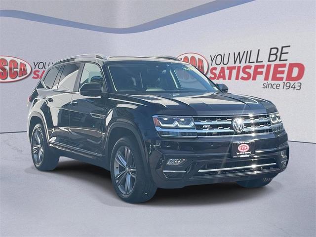 Photo of 2019 Deep Black Pearl Effect Volkswagen Atlas