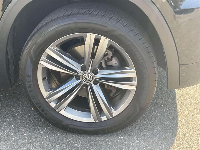 Photo of 2019 Deep Black Pearl Effect Volkswagen Atlas
