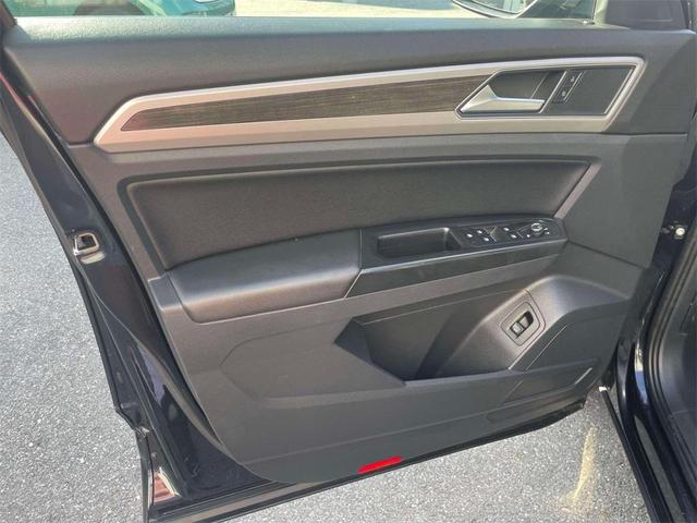 Photo of 2019 Deep Black Pearl Effect Volkswagen Atlas