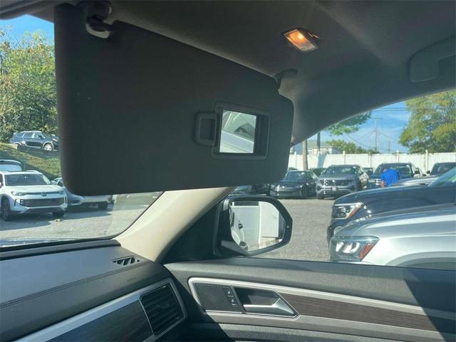 Photo of 2019 Deep Black Pearl Effect Volkswagen Atlas