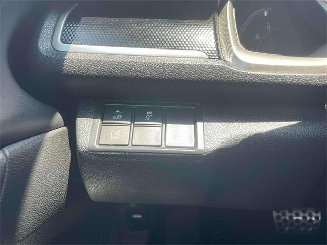 Photo of 2019 White Honda Civic