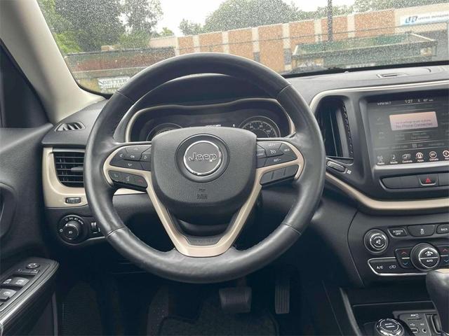 Photo of 2014 Bright White Clearcoat Jeep Cherokee