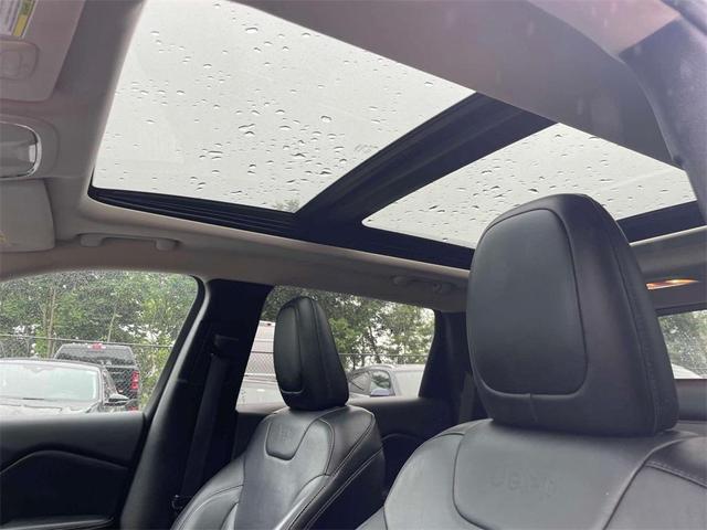 Photo of 2014 Bright White Clearcoat Jeep Cherokee