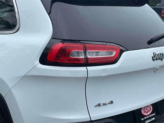 Photo of 2014 Bright White Clearcoat Jeep Cherokee