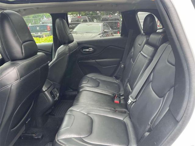 Photo of 2014 Bright White Clearcoat Jeep Cherokee