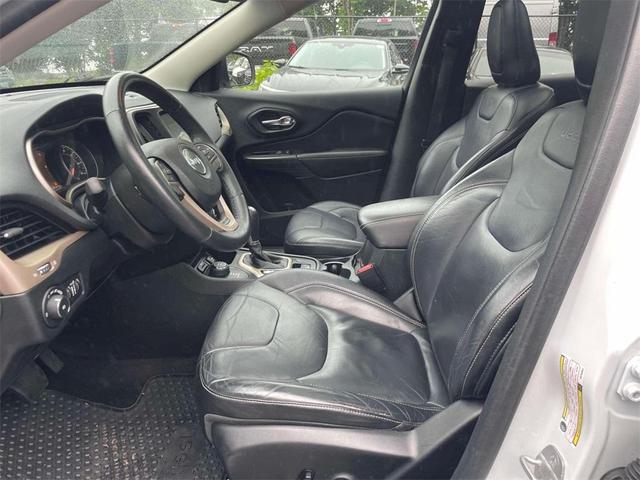 Photo of 2014 Bright White Clearcoat Jeep Cherokee
