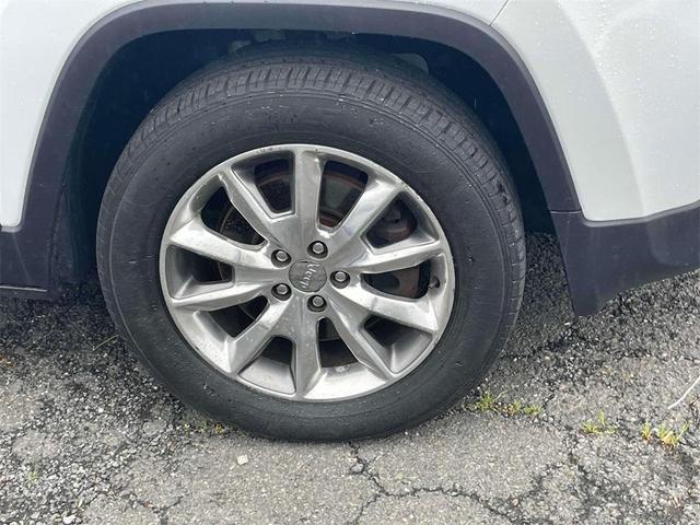 Photo of 2014 Bright White Clearcoat Jeep Cherokee