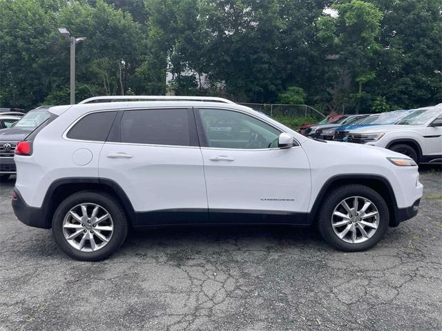 Photo of 2014 Bright White Clearcoat Jeep Cherokee
