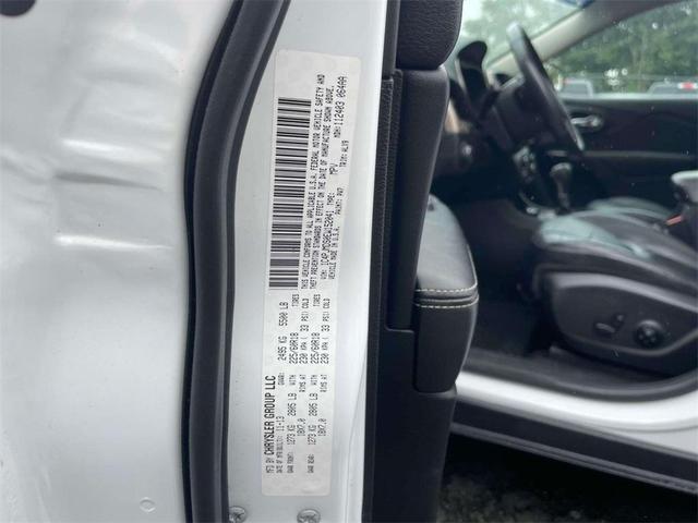 Photo of 2014 Bright White Clearcoat Jeep Cherokee