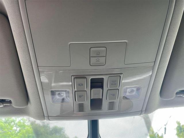 Photo of 2021 Pure White Volkswagen Atlas