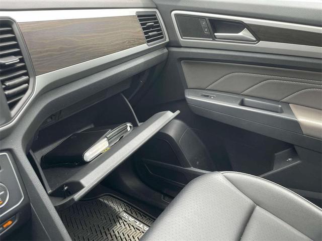 Photo of 2021 Pure White Volkswagen Atlas