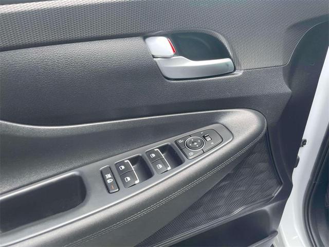 Photo of 2020 Quartz White Hyundai SANTA FE