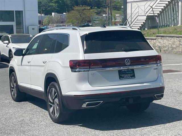 Photo of 2025 Opal White Pearl Effect Volkswagen Atlas