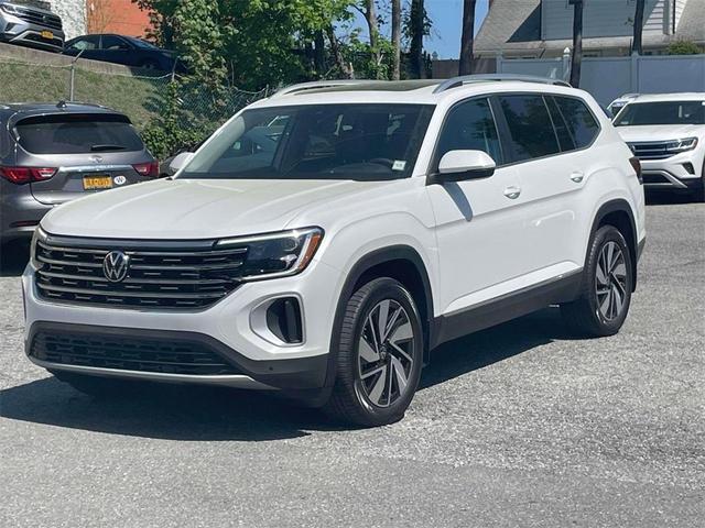 Photo of 2025 Opal White Pearl Effect Volkswagen Atlas