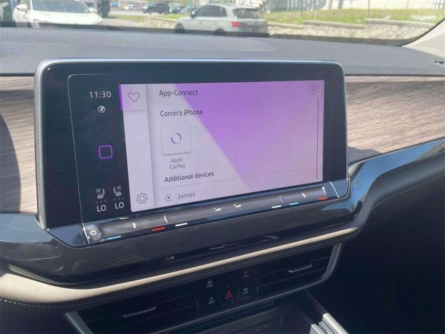 Photo of 2025 Opal White Pearl Effect Volkswagen Atlas