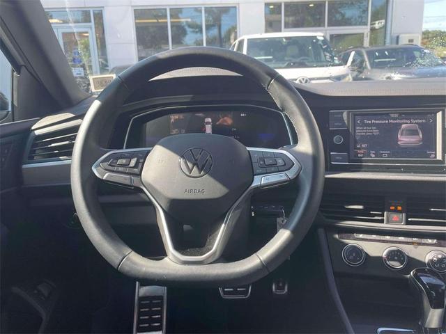 Photo of 2024 Pyrite Silver Metallic Volkswagen Jetta