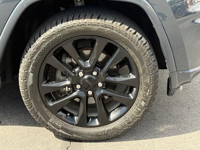 Photo of 2018 GREY Jeep Grand Cherokee