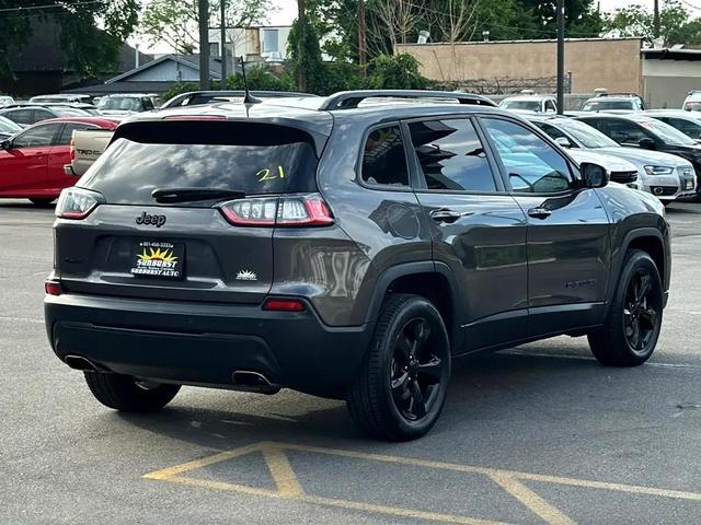 Photo of 2019 GREY Jeep Cherokee