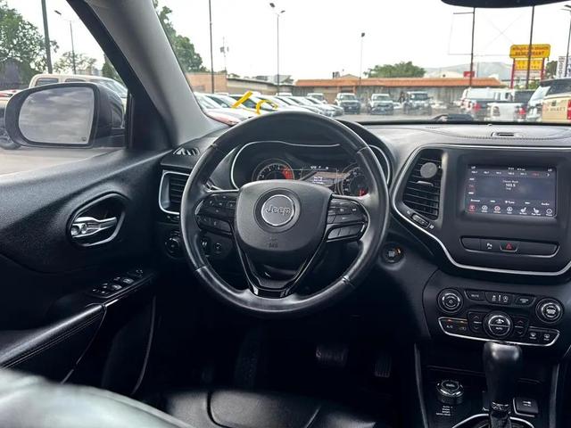 Photo of 2019 GREY Jeep Cherokee