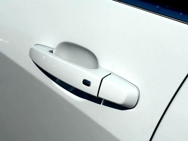 Photo of 2022 WHITE Chevrolet Malibu