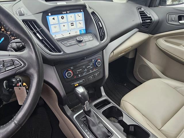 Photo of 2017 White Platinum Met Ford Escape