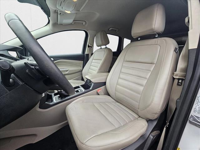 Photo of 2017 White Platinum Met Ford Escape