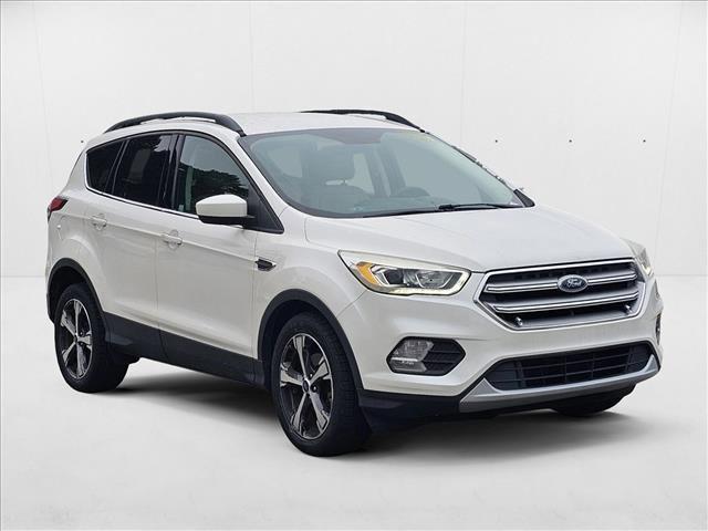 Photo of 2017 White Platinum Met Ford Escape