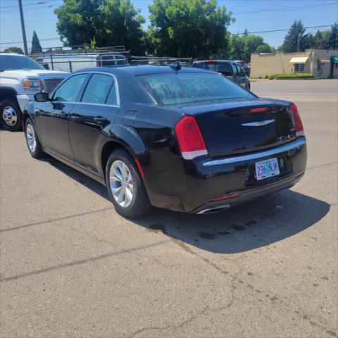 Photo of 2015 Gloss Black Chrysler 300