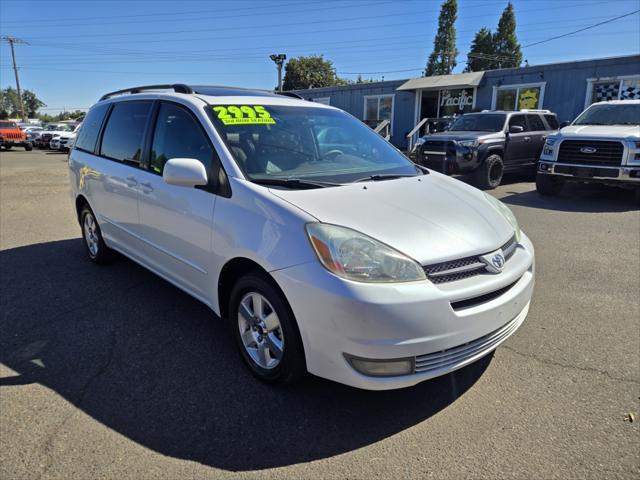 Photo of 2004 Arctic Frost Pearl Toyota Sienna