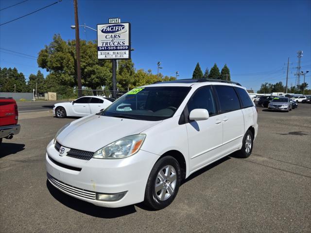 Photo of 2004 Arctic Frost Pearl Toyota Sienna