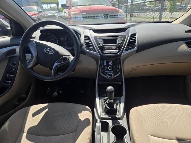 Photo of 2014 Champagne Hyundai ELANTRA
