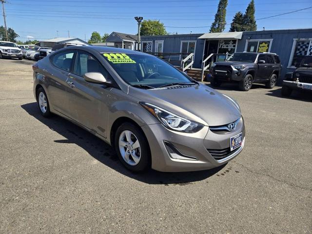 Photo of 2014 Champagne Hyundai ELANTRA