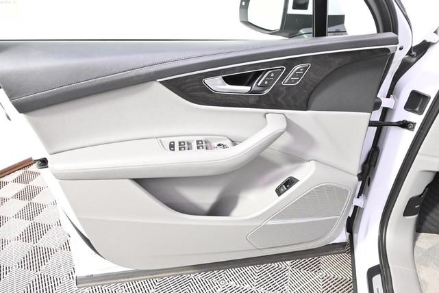 Photo of 2023 Glacier White Metallic Audi Q7