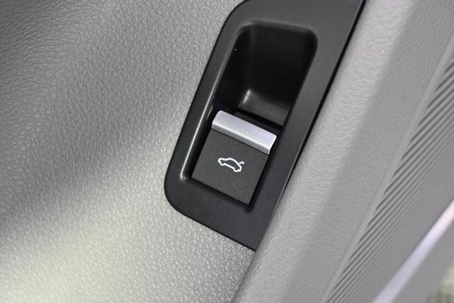 Photo of 2023 Glacier White Metallic Audi Q7