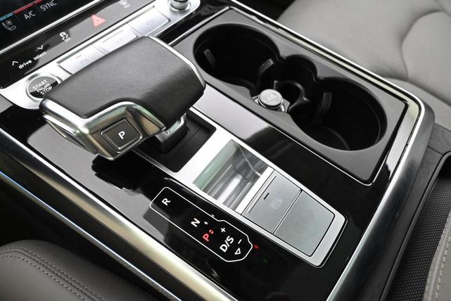 Photo of 2023 Glacier White Metallic Audi Q7