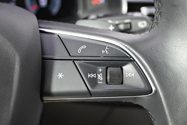 Photo of 2023 Glacier White Metallic Audi Q7