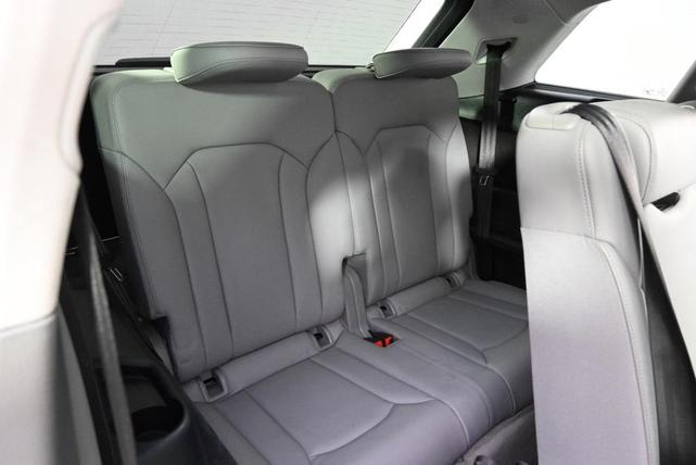 Photo of 2023 Glacier White Metallic Audi Q7