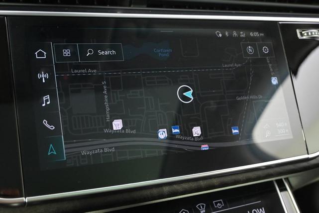 Photo of 2023 Glacier White Metallic Audi Q7