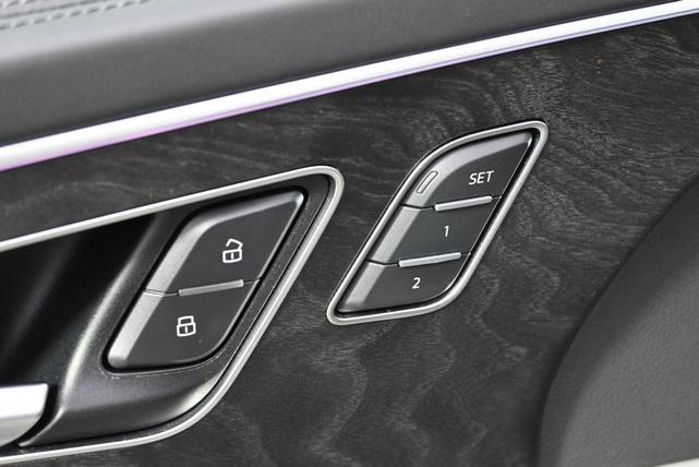 Photo of 2023 Glacier White Metallic Audi Q7