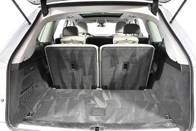 Photo of 2023 Glacier White Metallic Audi Q7