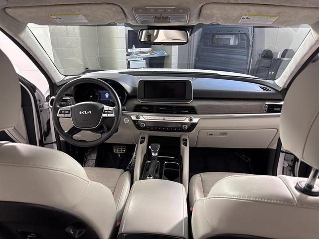 Photo of 2022 Glacial White Pearl Kia Telluride