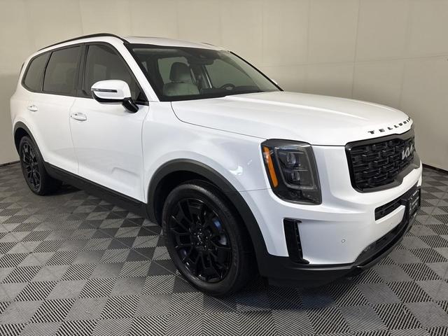 Photo of 2022 Glacial White Pearl Kia Telluride