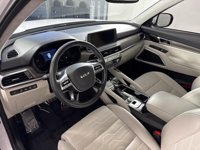 Photo of 2022 Glacial White Pearl Kia Telluride